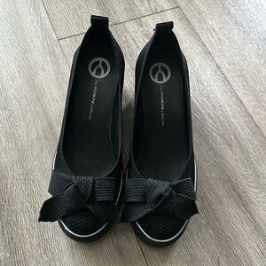 The Wishbone Collection wedge bow heels size 9